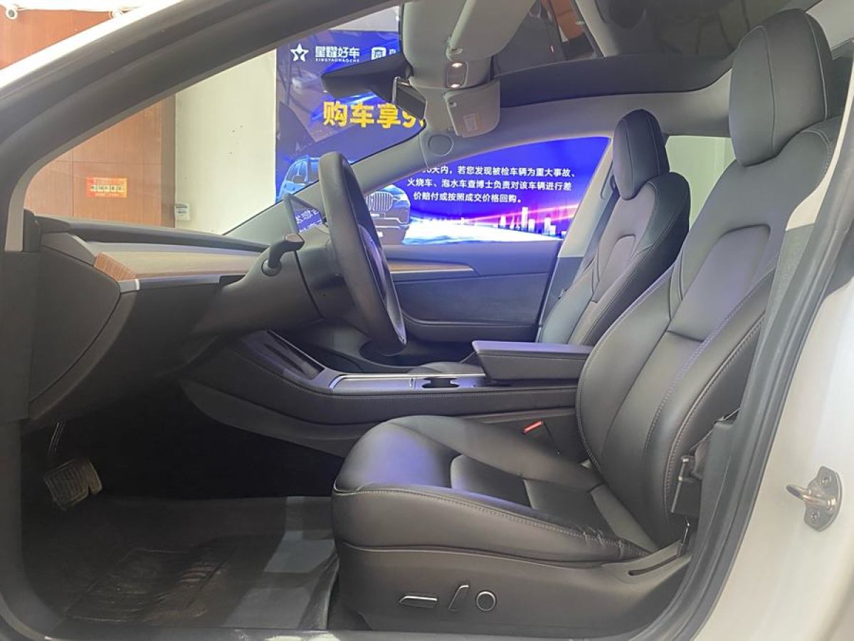 特斯拉 Model 3  2021款 改款 標(biāo)準(zhǔn)續(xù)航后驅(qū)升級(jí)版圖片