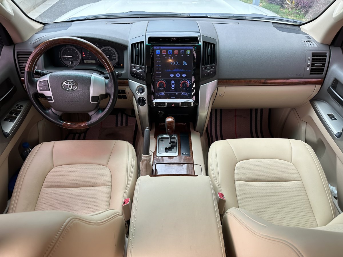 豐田 蘭德酷路澤  2015款 4.0L V6 中東低配版圖片