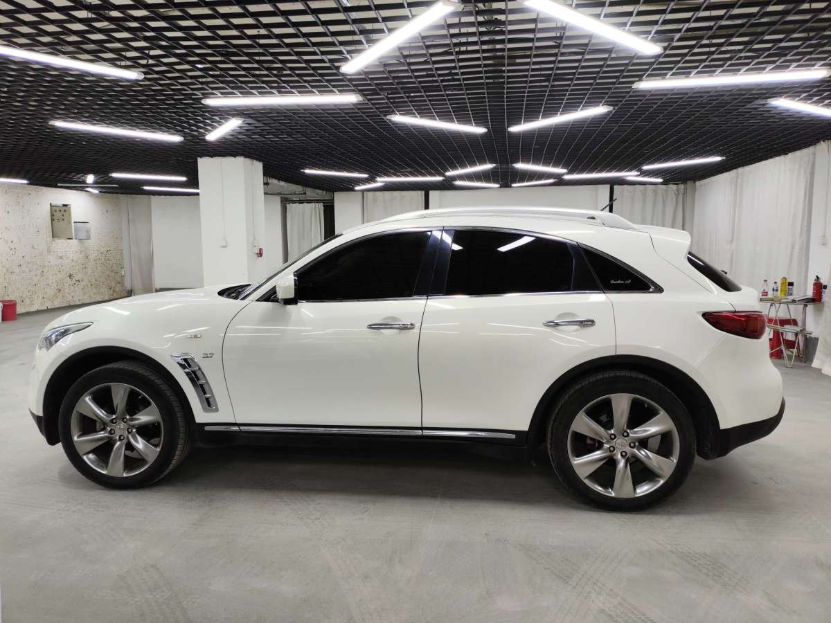 英菲尼迪 QX70  2013款 3.7L 標(biāo)準(zhǔn)版圖片