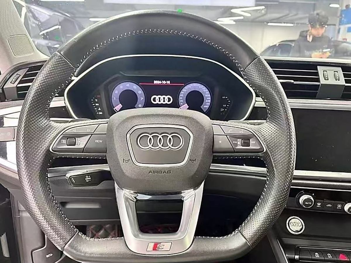 奧迪 奧迪Q3  2020款 45 TFSI quattro 時(shí)尚動(dòng)感型圖片