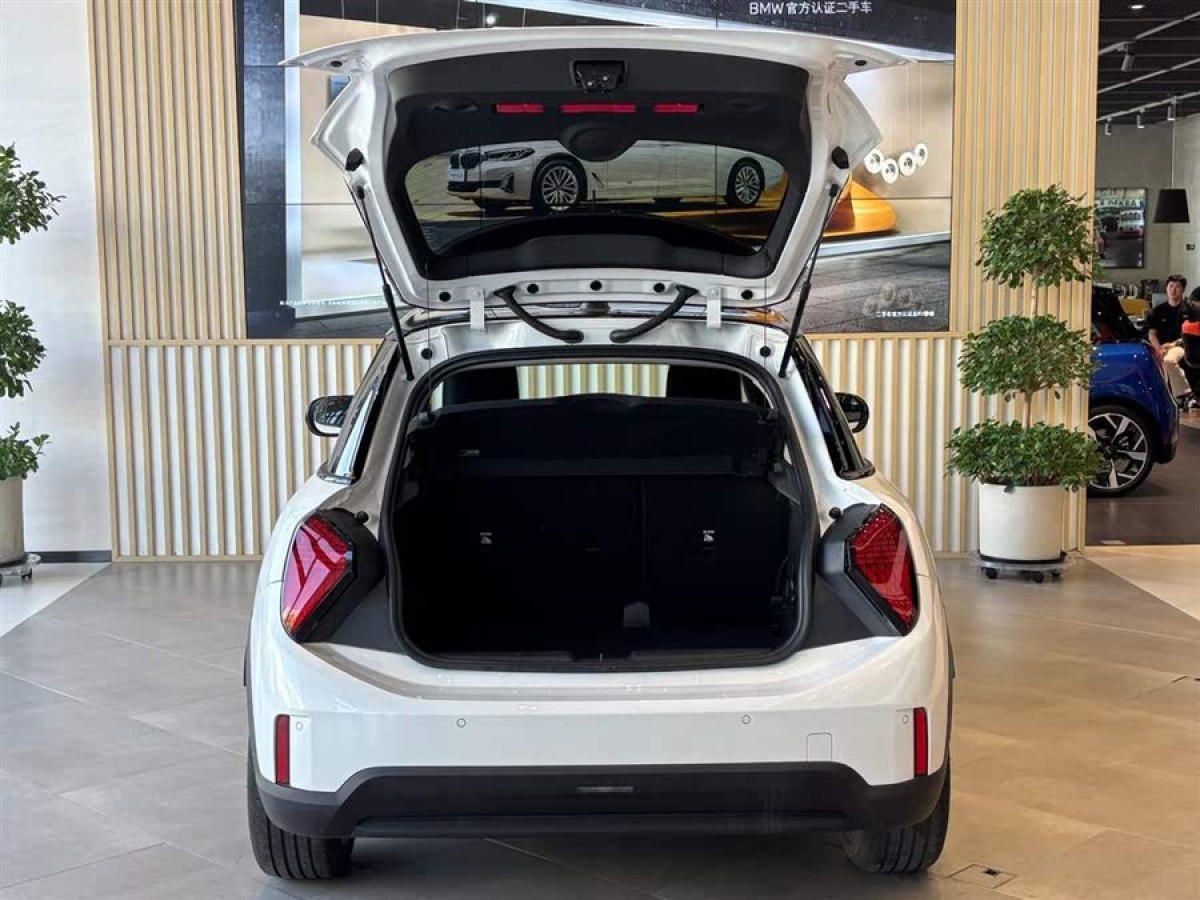 MINI MINI  2022款 改款 1.5T COOPER 經(jīng)典派 五門版圖片