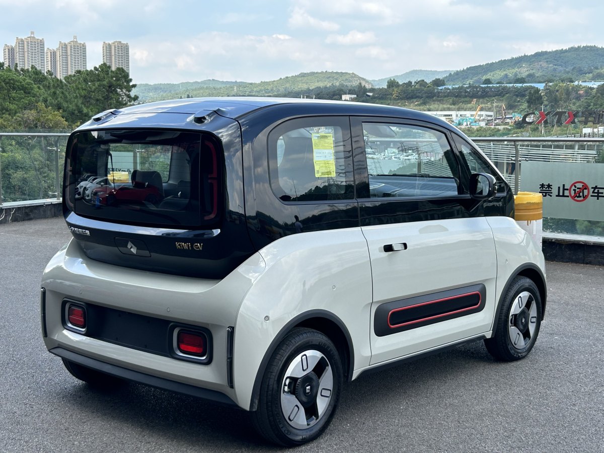 2024年9月寶駿 寶駿KiWi EV  2021款 藝術(shù)家 三元鋰