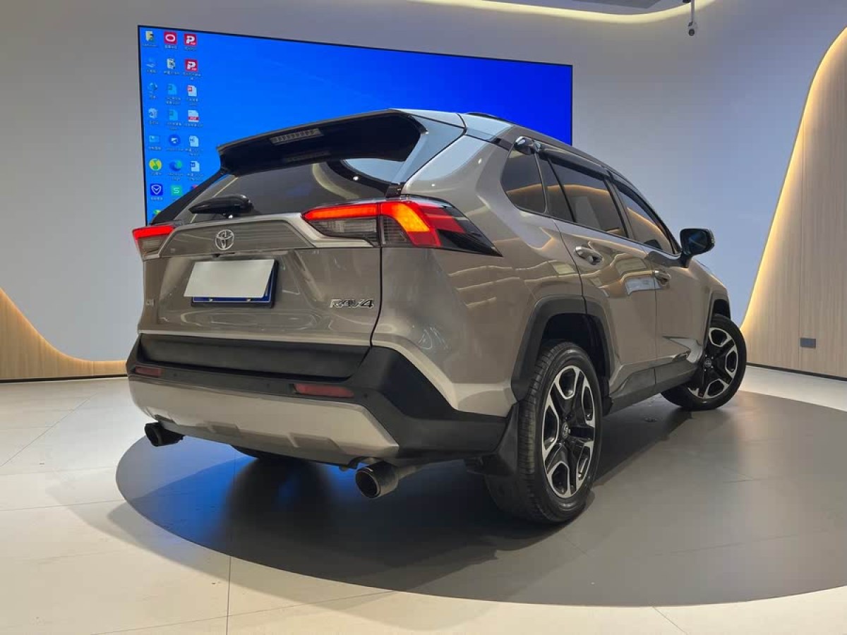 豐田 RAV4榮放  2020款 2.0L CVT兩驅(qū)尊貴版圖片