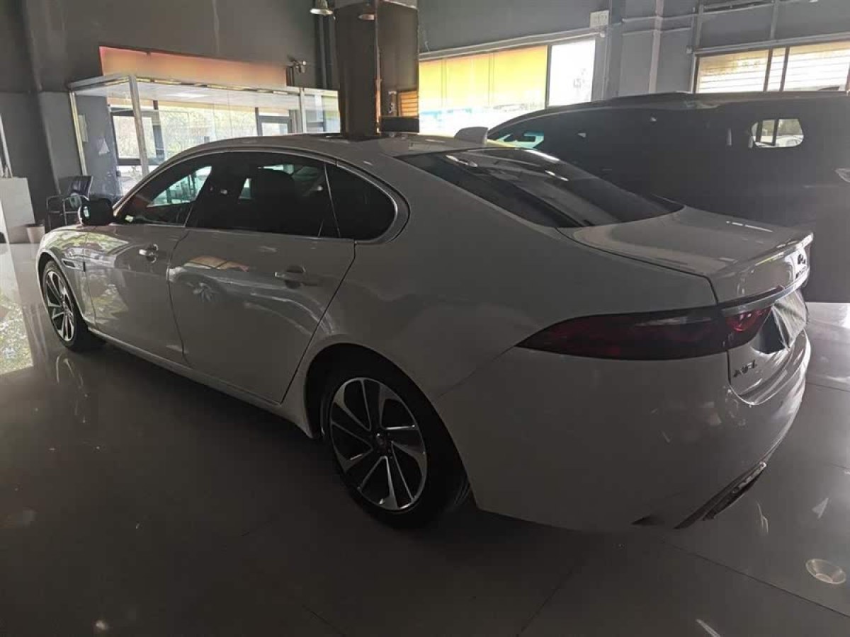 捷豹 XFL  2022款 XFL 2.0T P200 兩驅(qū)精英豪華版圖片