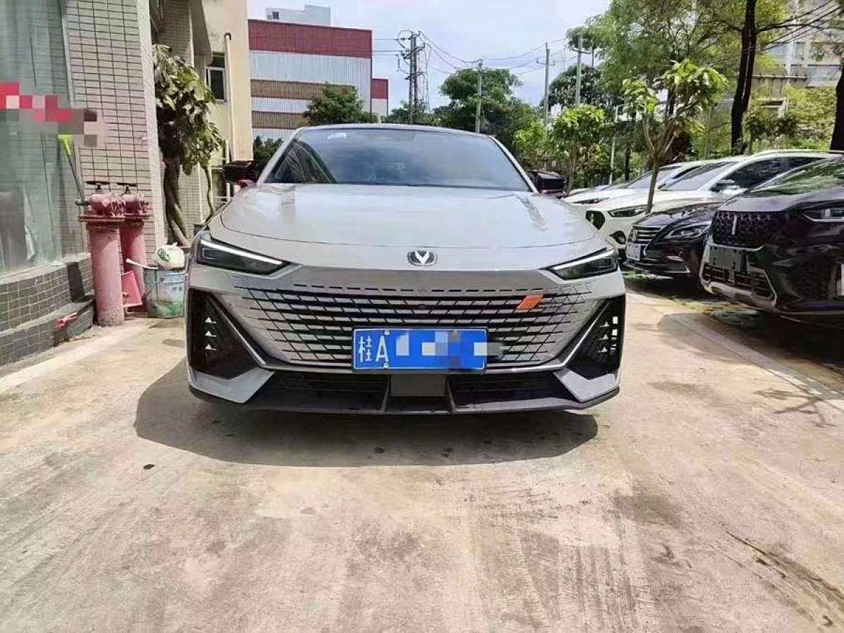 長安 長安UNI-V  2022款 1.5T 尊貴型圖片