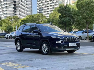 2017年5月 Jeep 自由光 2.0L 領(lǐng)先版圖片