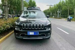 自由光 Jeep 2.0L 優(yōu)越版