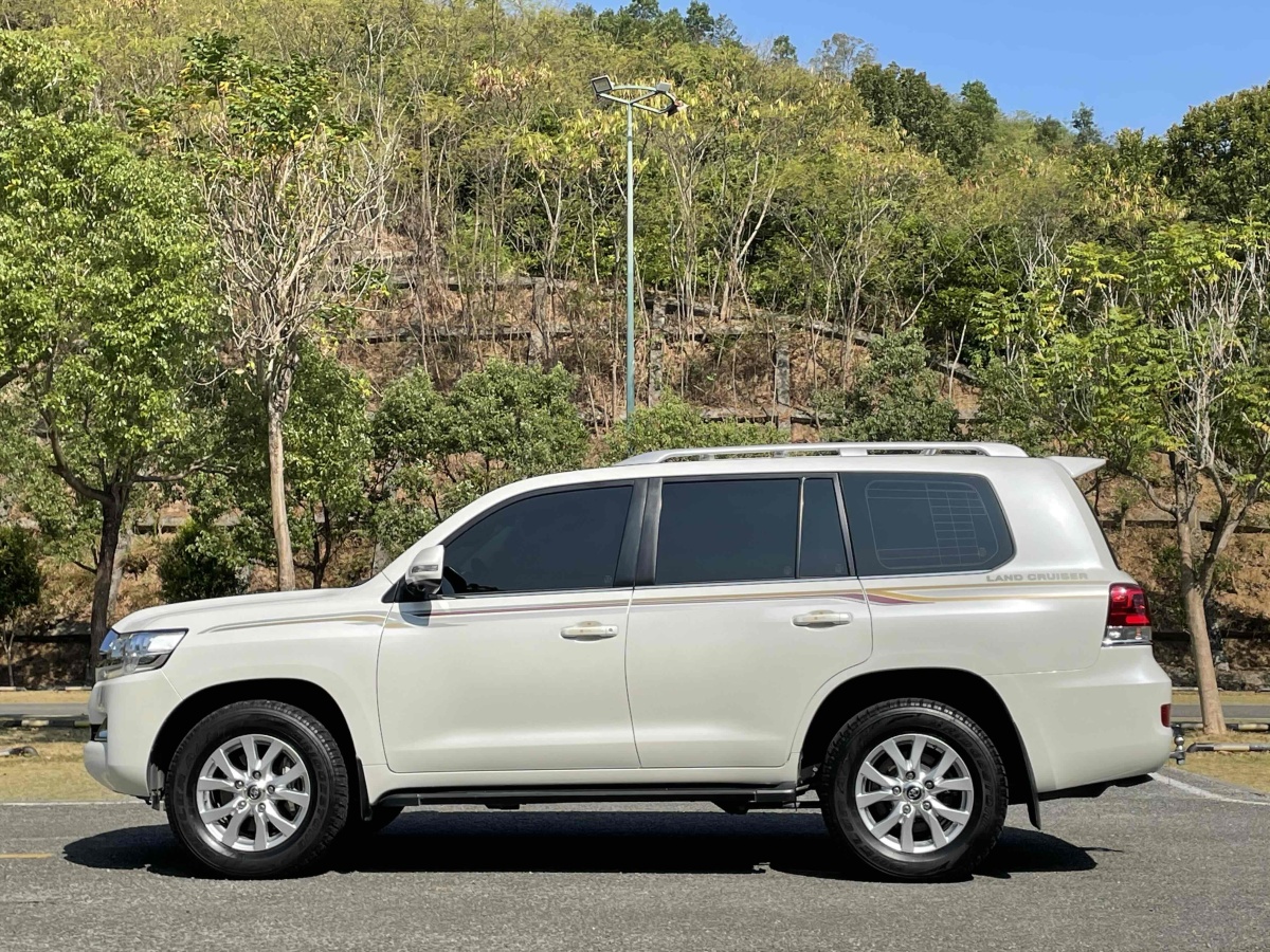 豐田 蘭德酷路澤  2018款 5.7L VX-R 12氣 底升(中東版)圖片