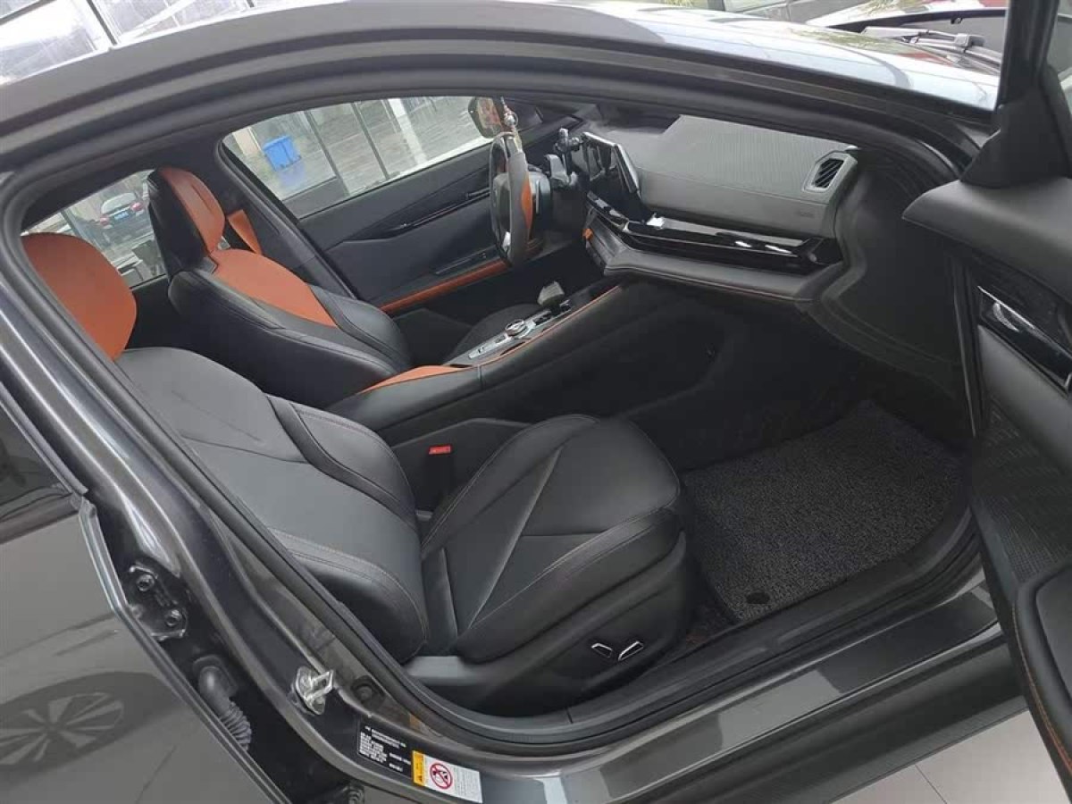 長安 長安UNI-V  2022款 1.5T 尊貴型圖片