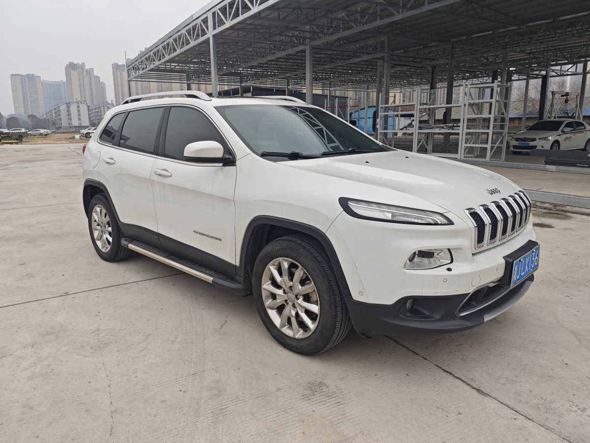 Jeep 自由光  2016款 2.4L 優(yōu)越版圖片