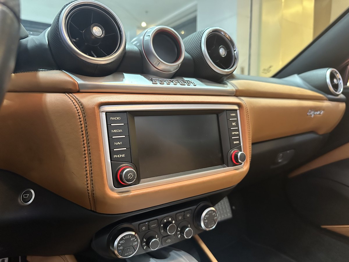 2014年9月法拉利 California T  2015款 3.9T 标准型