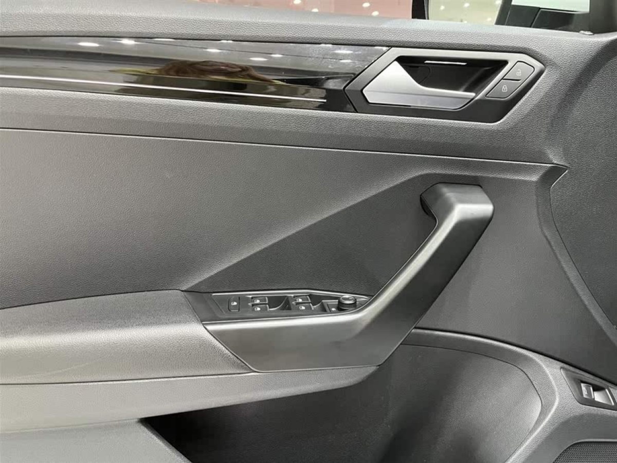 大眾 T-ROC探歌  2020款 280TSI DSG兩驅(qū)舒適型圖片