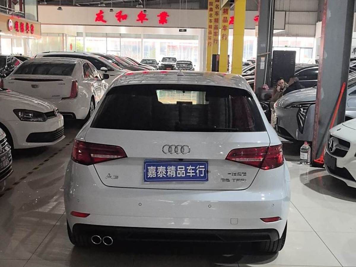 奧迪 奧迪A3  2018款 30周年年型 Sportback 35 TFSI 進(jìn)取型圖片