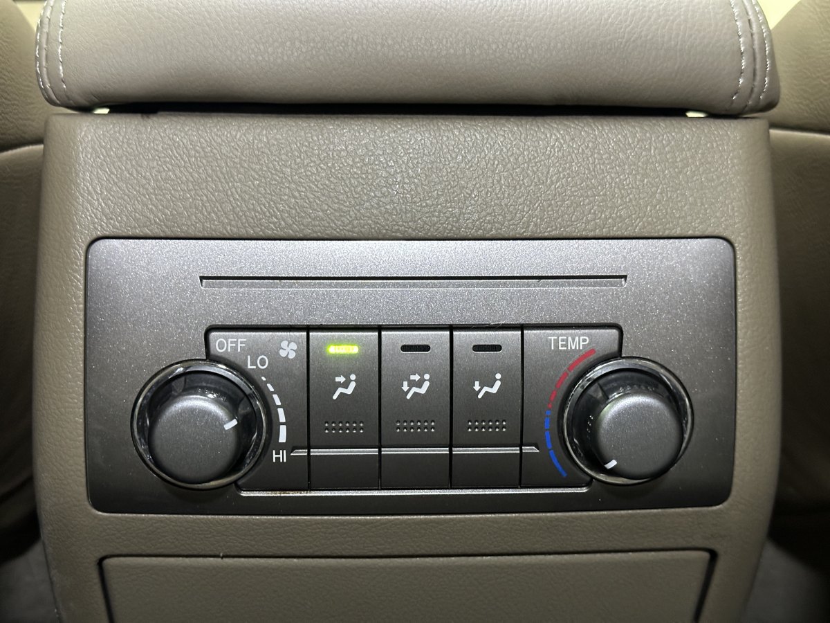 2012年12月丰田 汉兰达  2012款 3.5L 四驱7座精英版