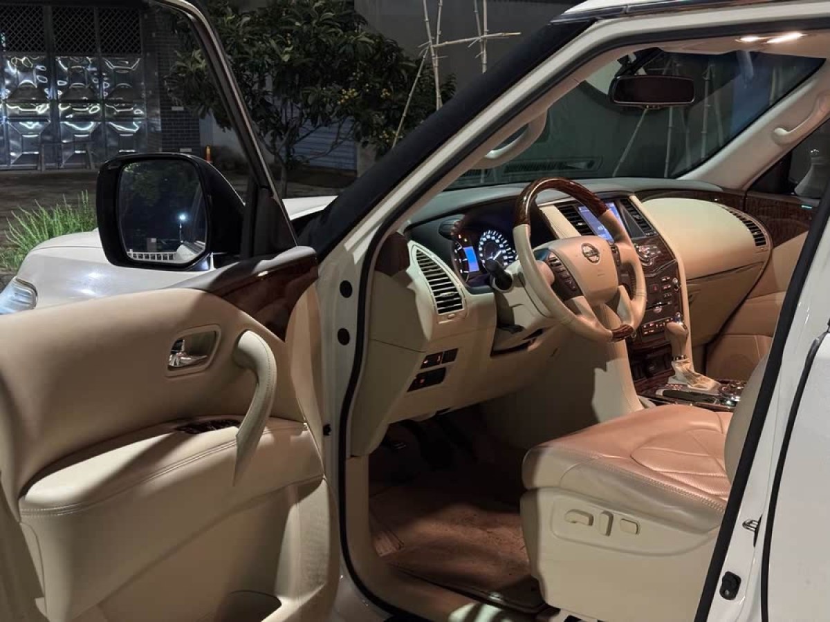 日產(chǎn) 途樂  2018款 4.0L 鉑金型圖片