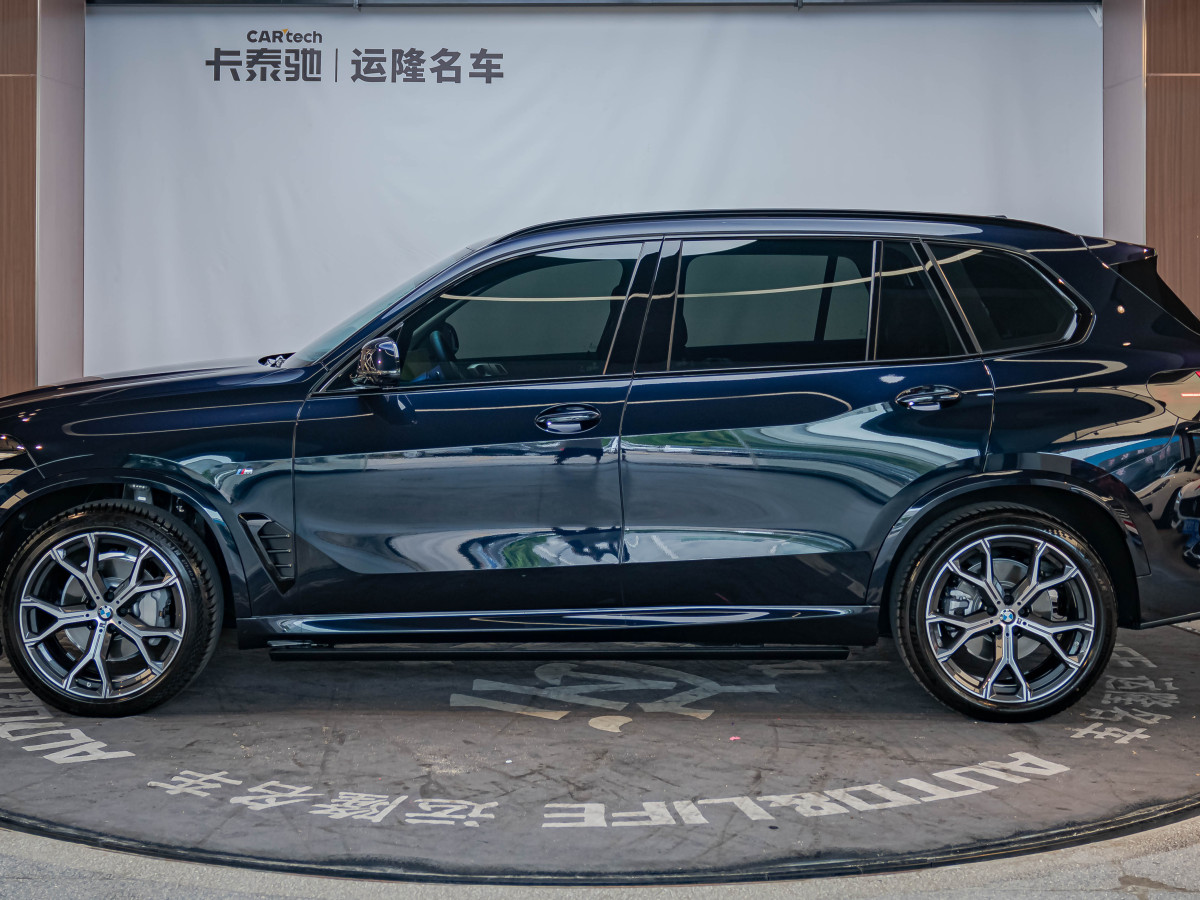 寶馬 寶馬X5  2023款 xDrive 30Li 尊享型M運(yùn)動(dòng)曜夜套裝圖片