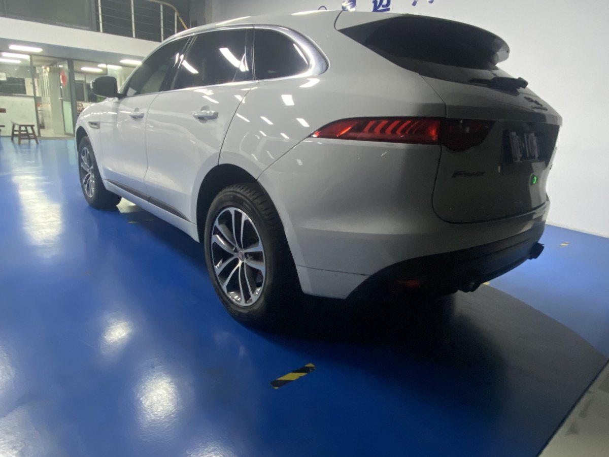 2018年1月捷豹 F-PACE  2018款 改款 2.0T 四驅(qū)R-Sport運(yùn)動(dòng)版