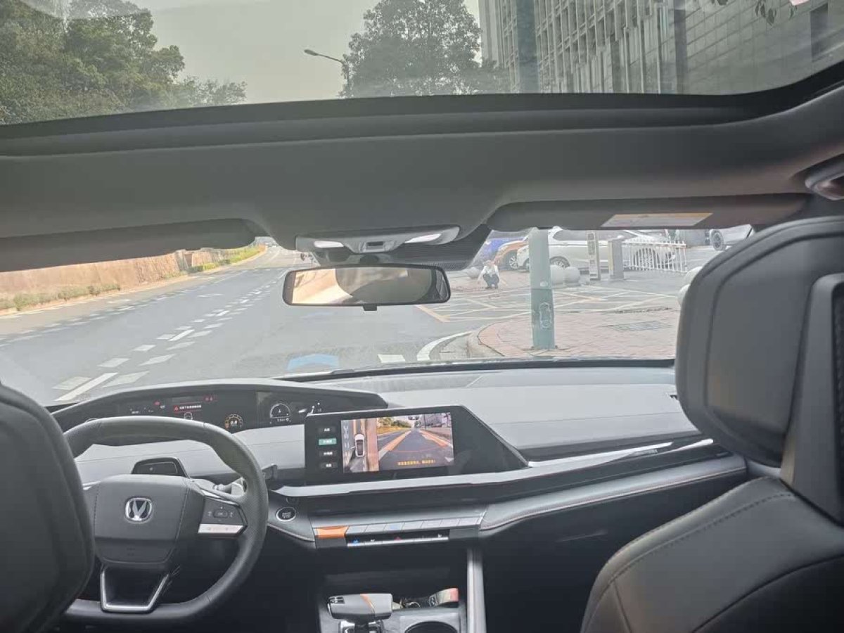 長(zhǎng)安 長(zhǎng)安UNI-V  2022款 1.5T 尊貴型圖片