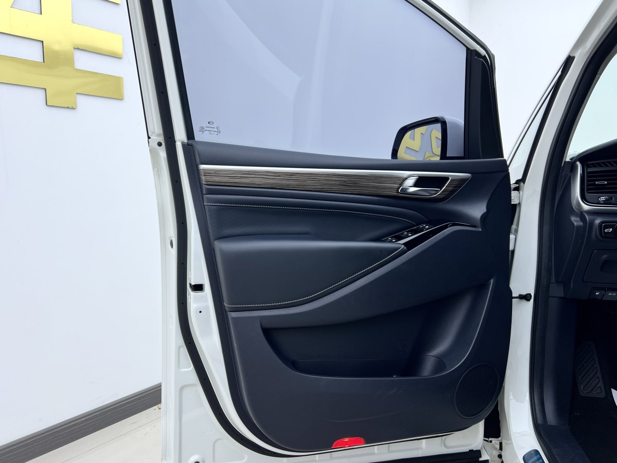 廣汽傳祺 M8  2024款 領(lǐng)秀系列 390T 尊享版圖片