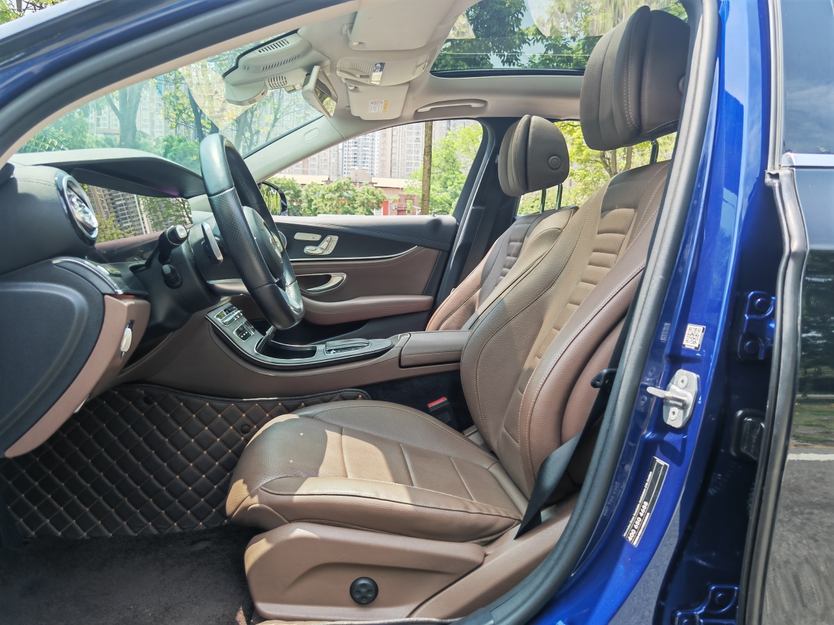 2019年8月奔驰 奔驰E级  2019款 改款 E 300 L 运动豪华型
