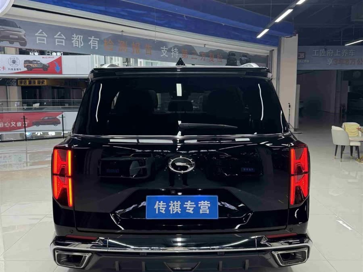 廣汽傳祺 GS8  2022款 雙擎系列 2.0TM 兩驅(qū)尊貴版 （七座）圖片