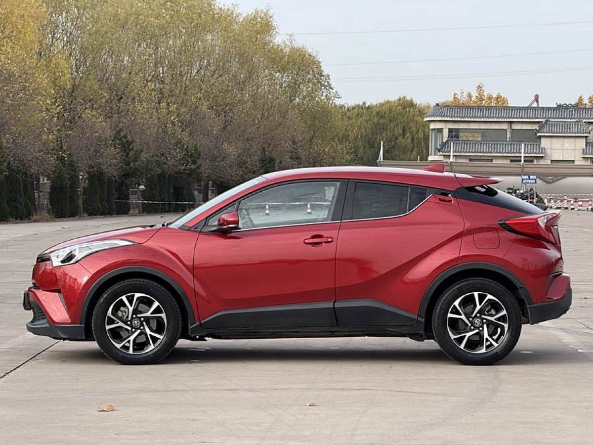 豐田 C-HR  2018款 2.0L 領(lǐng)先版 國(guó)V圖片