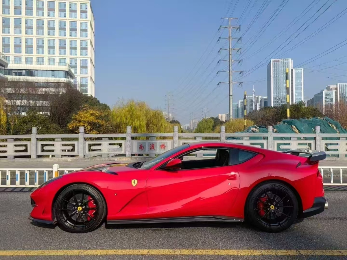 法拉利 812 Superfast  2017款 6.5L 標(biāo)準(zhǔn)型圖片