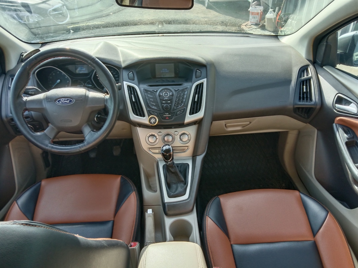 福特 福克斯  2012款 三厢 1.6L 手动舒适型图片