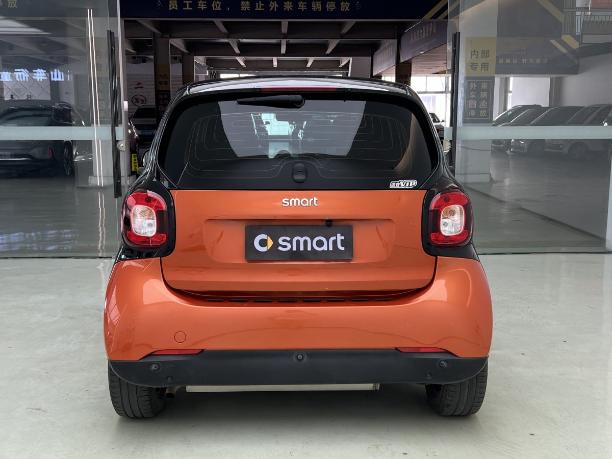 2019年8月smart fortwo  2019款 0.9T 66千瓦硬顶风擎版 国VI