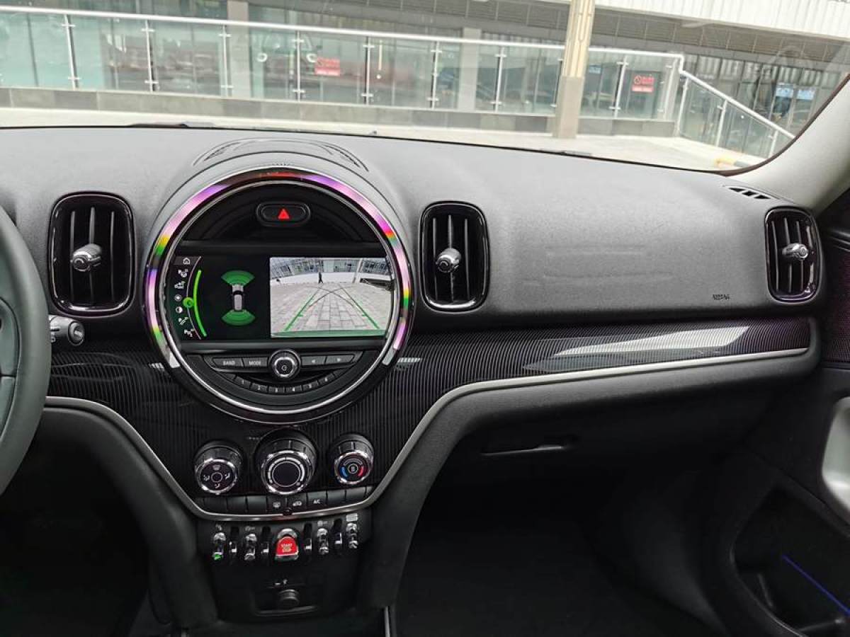 MINI COUNTRYMAN  2019款 1.5T COOPER 藝術(shù)家周末旅行版圖片