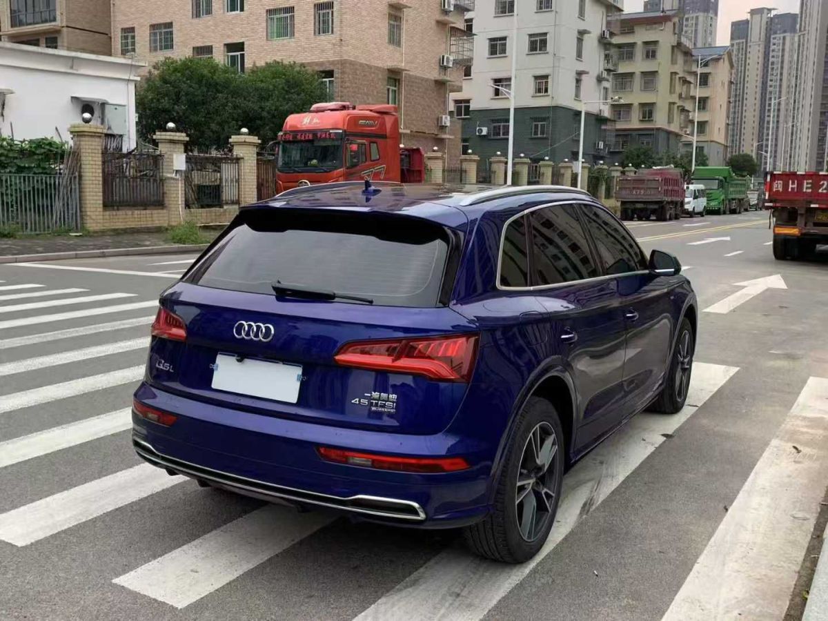 奧迪 奧迪Q3  2019款  35 TFSI 時(shí)尚動(dòng)感型圖片