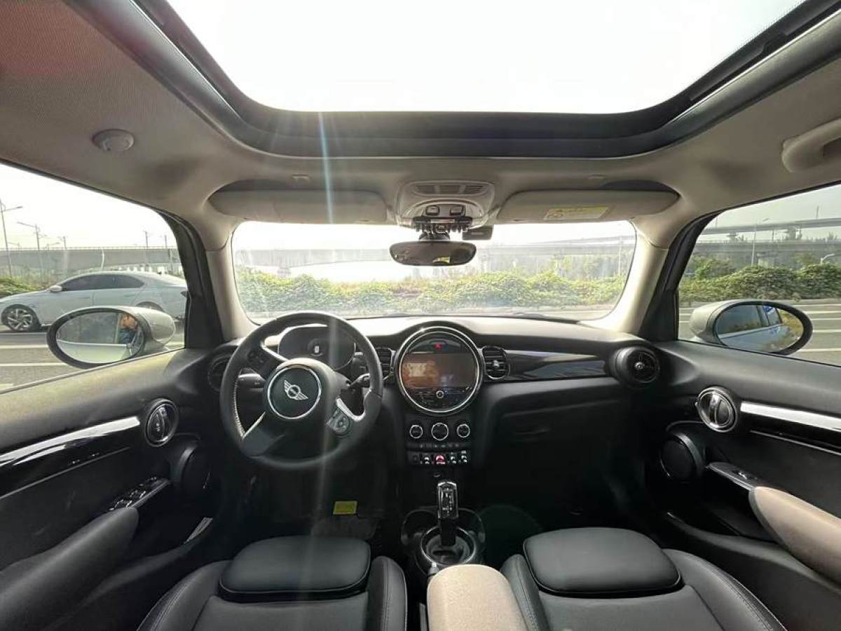 2023年4月MINI MINI  2023款 改款 1.5T COOPER 藝術(shù)家 五門版