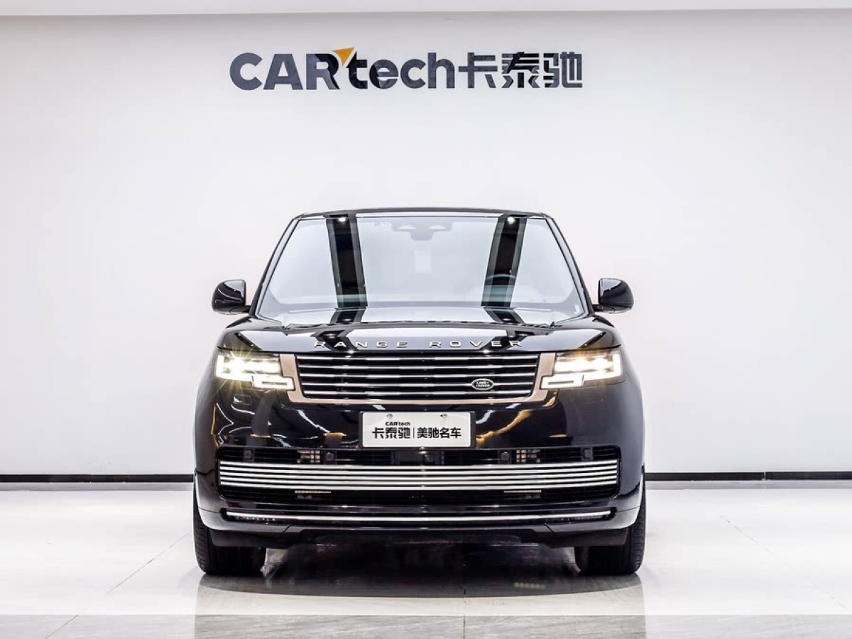 路虎 攬勝  2024款 3.0 L6 400PS 盛世加長(zhǎng)版 七座圖片