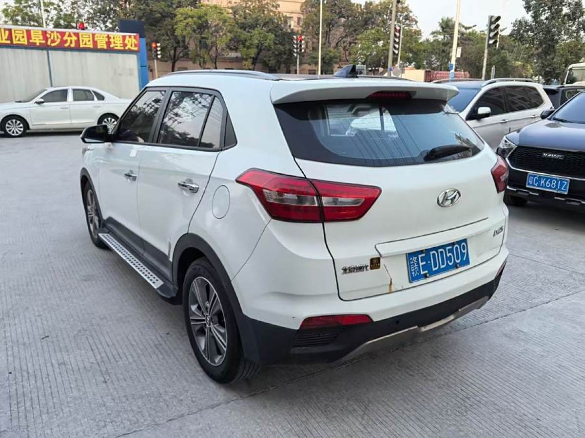 現(xiàn)代 ix25  2015款 1.6L 自動(dòng)兩驅(qū)尊貴型DLX圖片