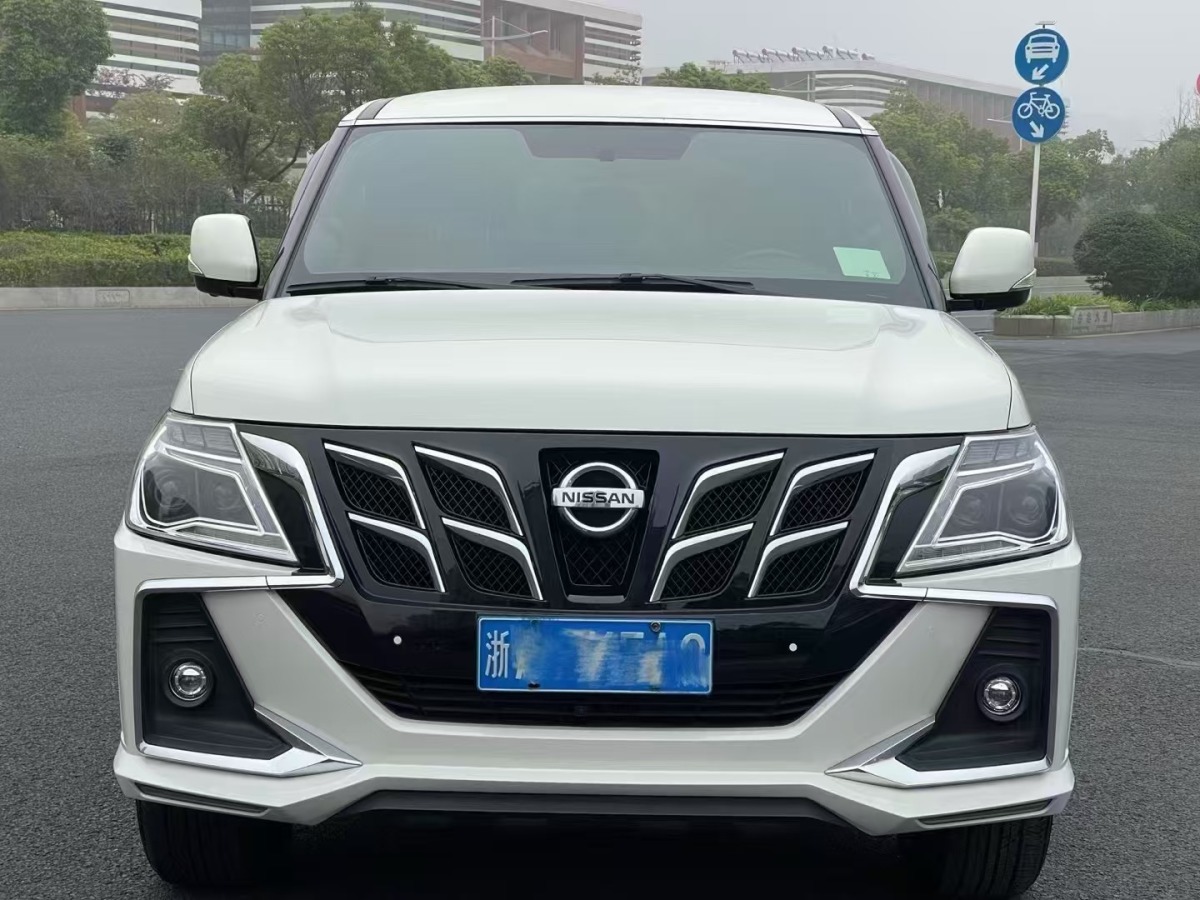 日產(chǎn) 途樂  2018款 4.0L 鉑金型圖片