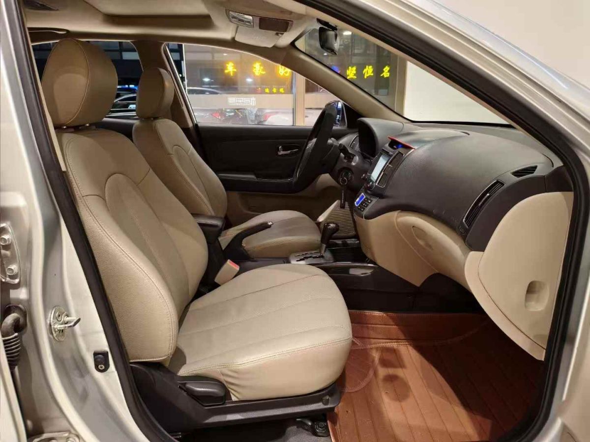 現(xiàn)代 朗動  2013款 1.6L 自動領(lǐng)先型圖片