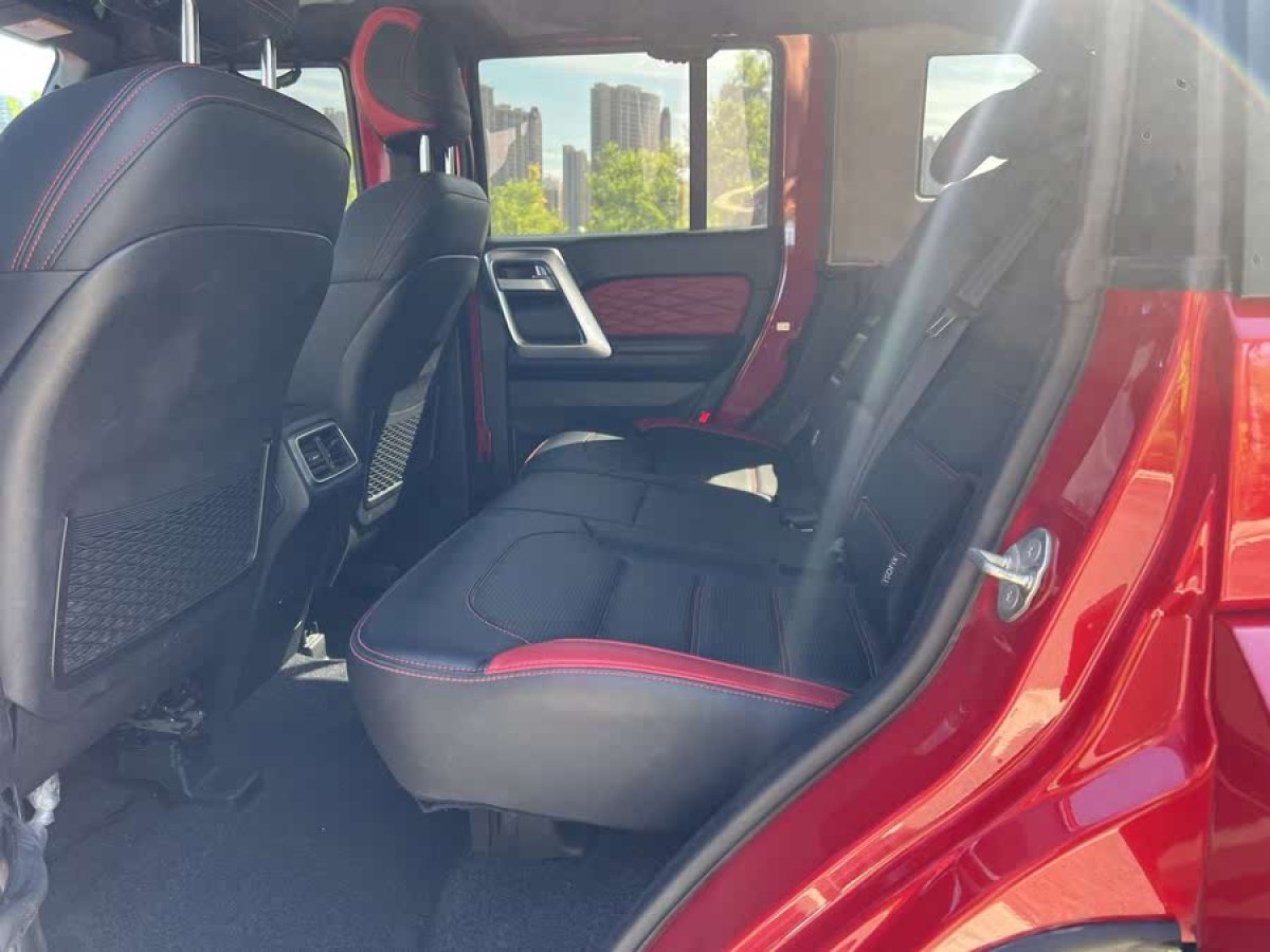 北京 BJ40  2020款 2.0T 自動(dòng)四驅(qū)城市獵人版至尊型圖片