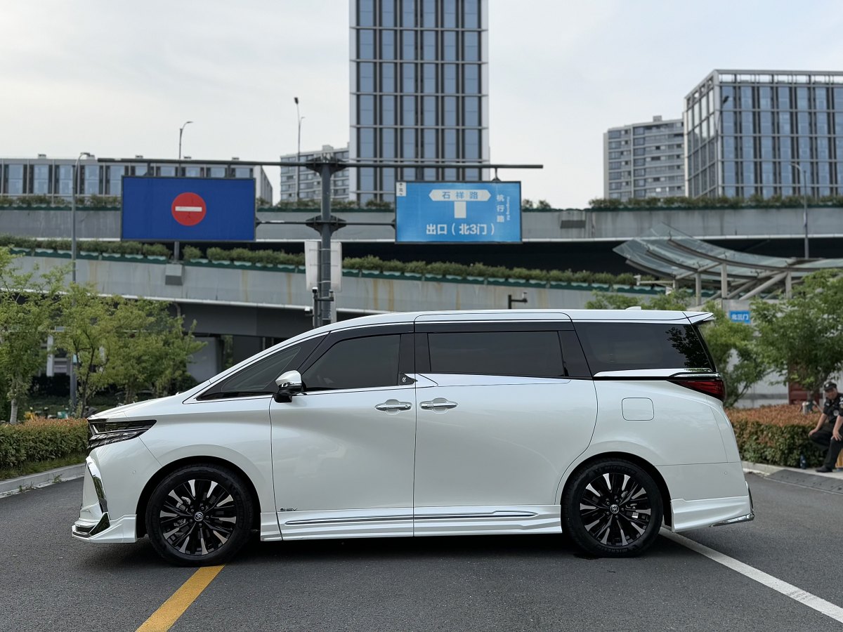 豐田 埃爾法  2024款 雙擎 2.5L 臻享版圖片