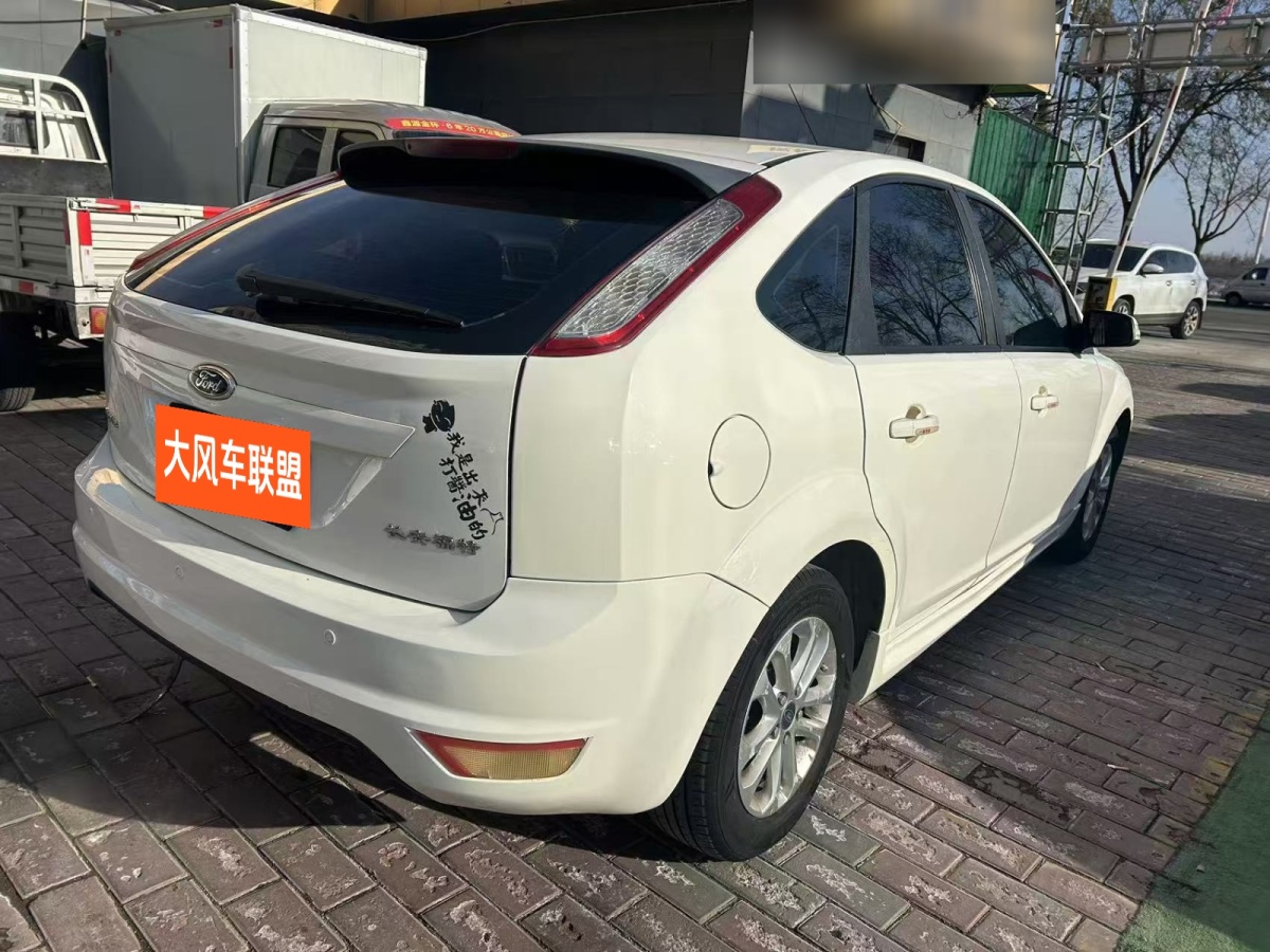 福特 ?？怂? 2011款 兩廂 1.8L 自動(dòng)時(shí)尚型圖片