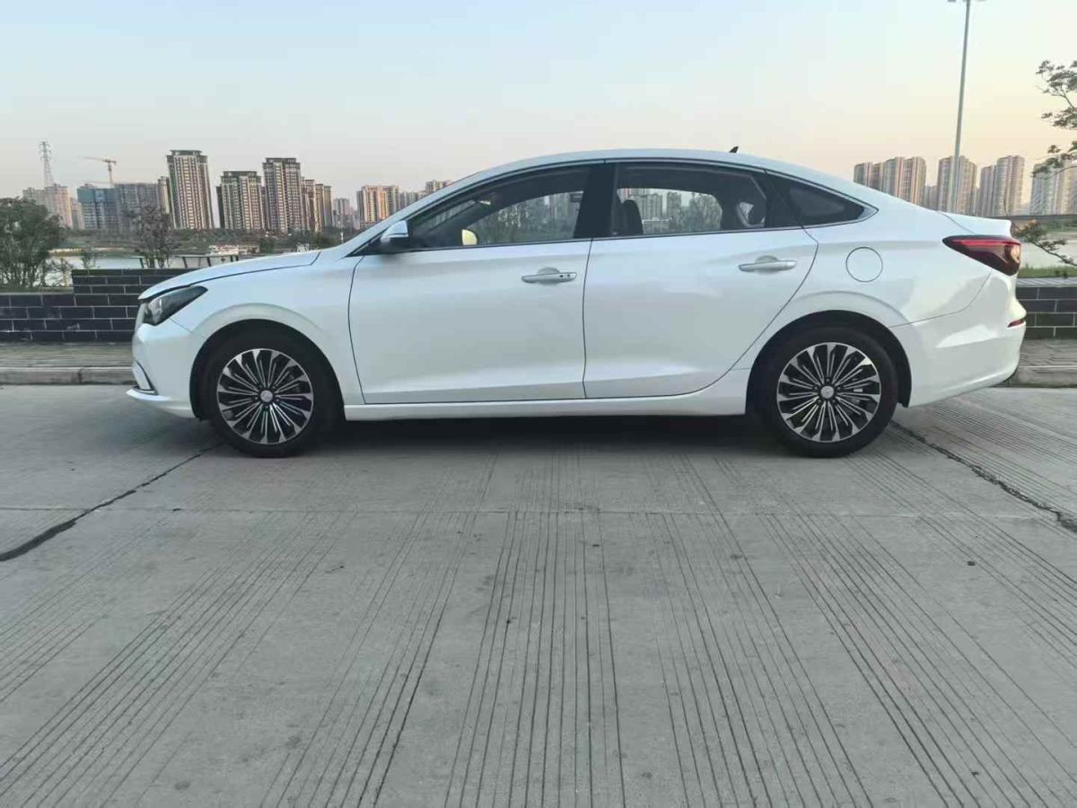 長(zhǎng)安 逸動(dòng)  2020款 PLUS 1.6L GDI 手動(dòng)精英型圖片