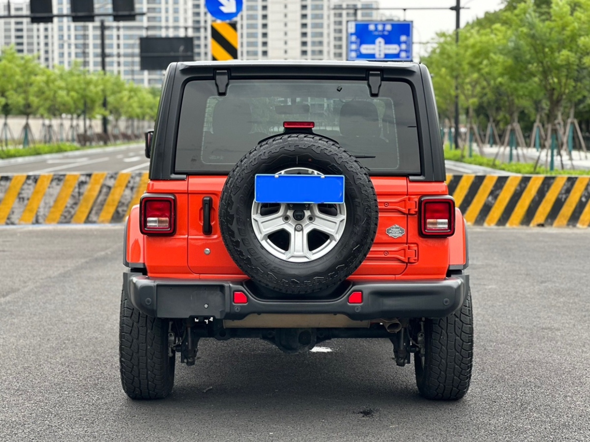 Jeep 牧馬人  2019款  2.0T Sahara 兩門(mén)版圖片