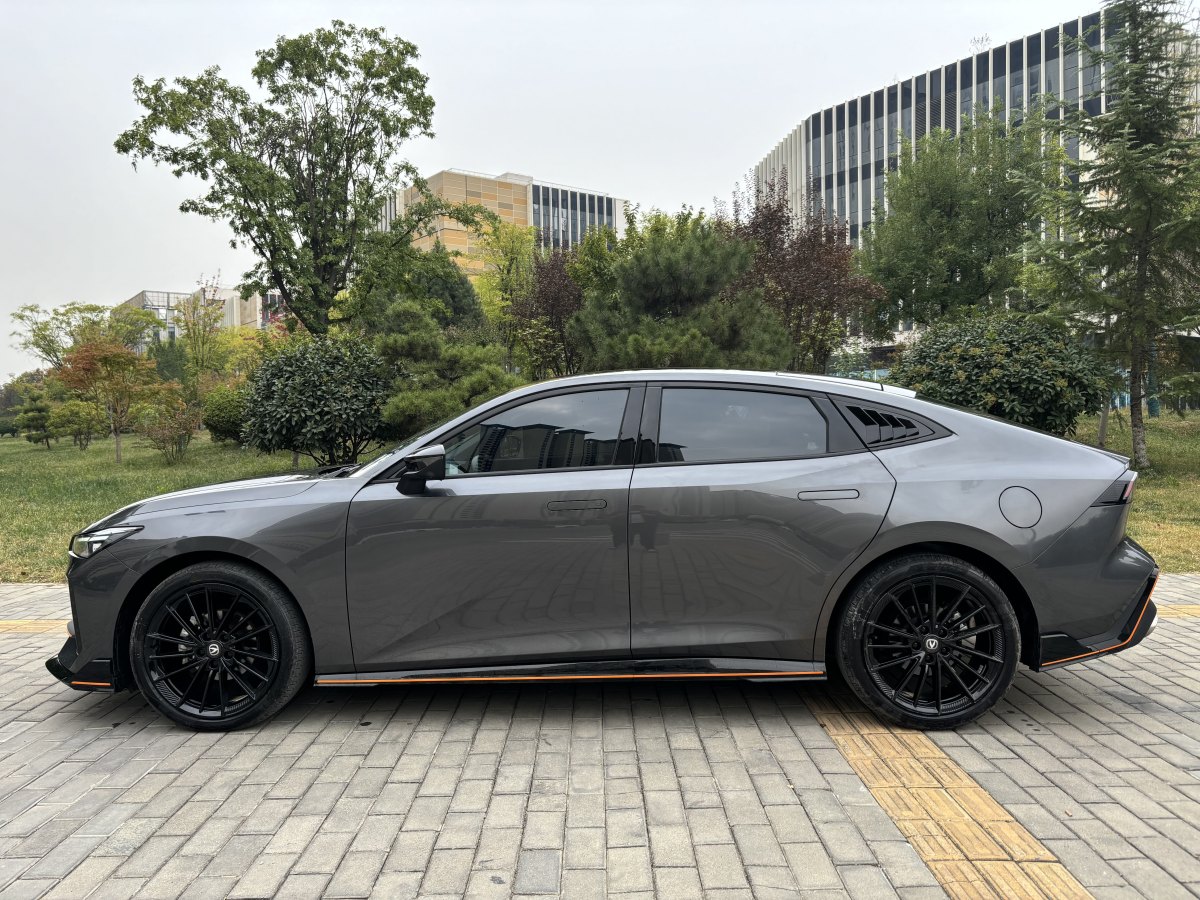 長(zhǎng)安 長(zhǎng)安UNI-V  2022款 1.5T 運(yùn)動(dòng)版圖片