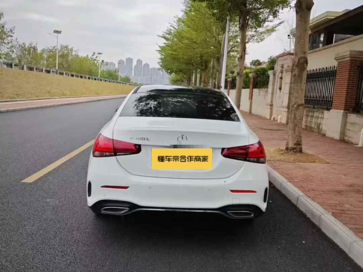 奔馳 奔馳GLE  2020款  GLE 350 4MATIC 時(shí)尚型圖片