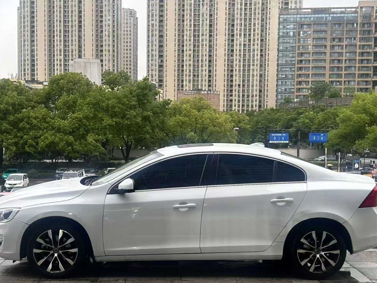 沃爾沃 S60L  2020款  T5 智進(jìn)進(jìn)階版圖片