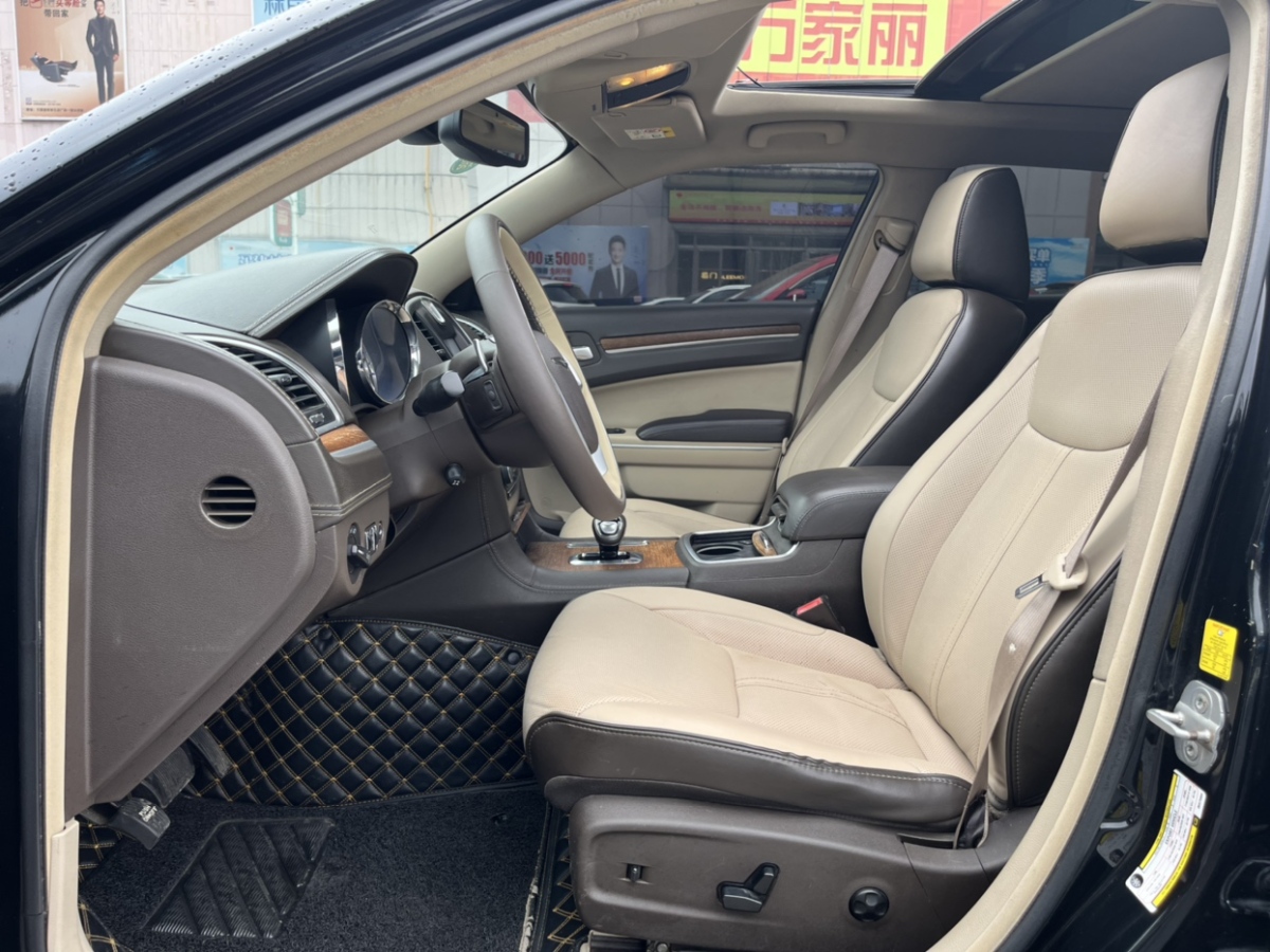 2014年3月克萊斯勒 300C  2013款 3.6L 尊適版