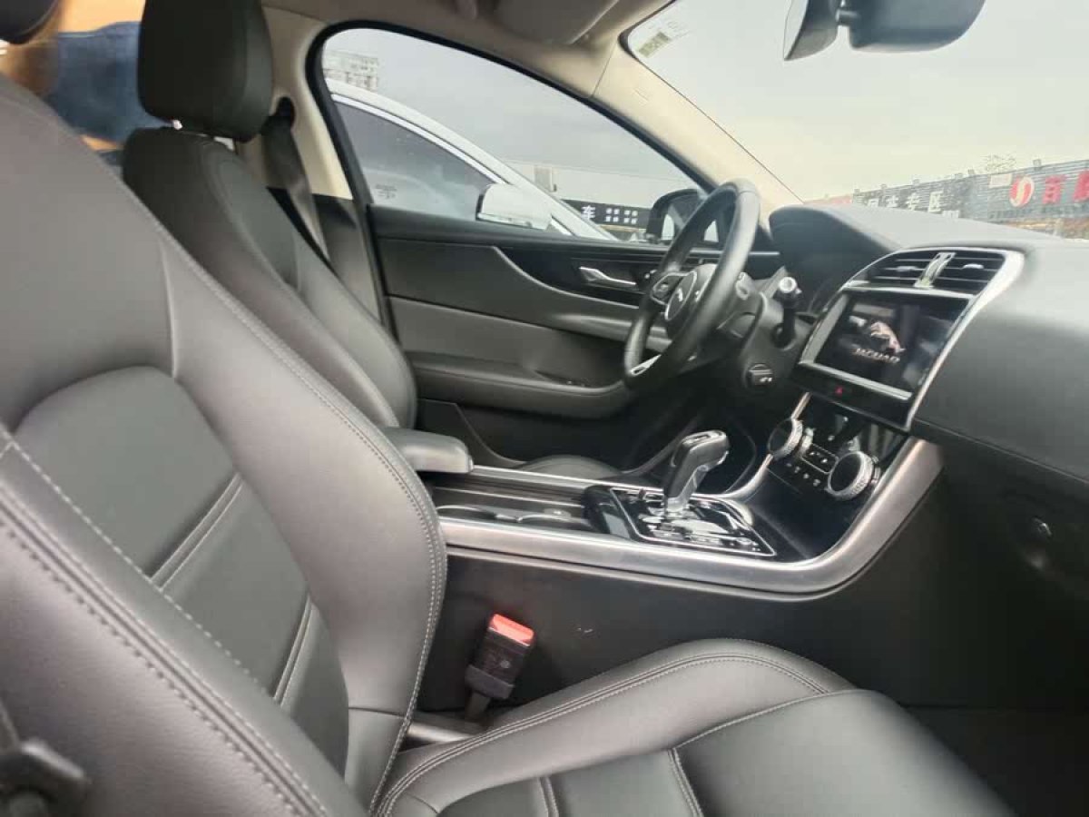 捷豹 XEL  2020款 2.0T 200PS S進取優(yōu)雅版圖片