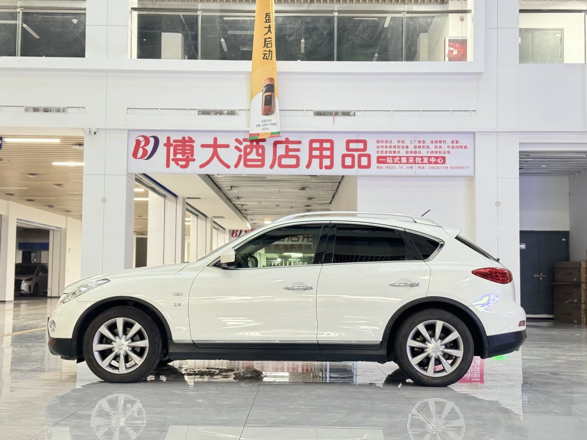 英菲尼迪 QX50  2013款 2.5L 兩驅(qū)優(yōu)雅版圖片