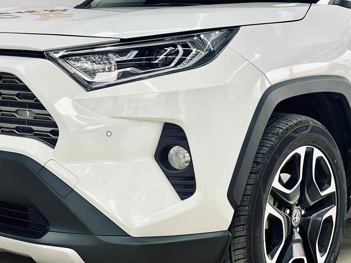 豐田 RAV4榮放  2020款 2.0L CVT兩驅(qū)尊貴版圖片