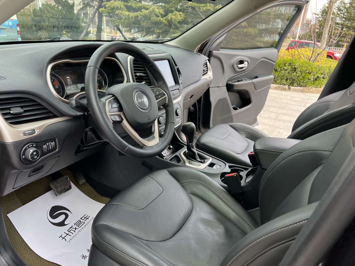 2018年9月Jeep 自由光  2017款 2.0L 优越版