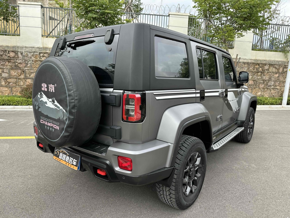 2022年7月北京 BJ40  2022款 2.0T 自動四驅環(huán)塔冠軍版